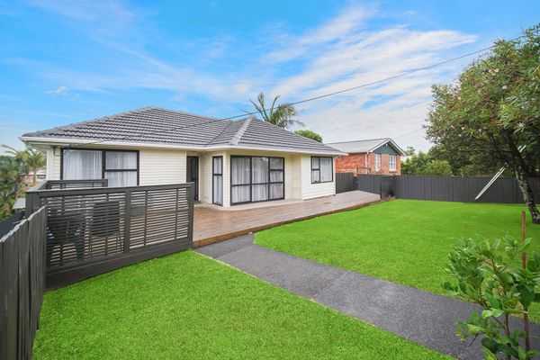 6 Cobham Crescent, Kelston
