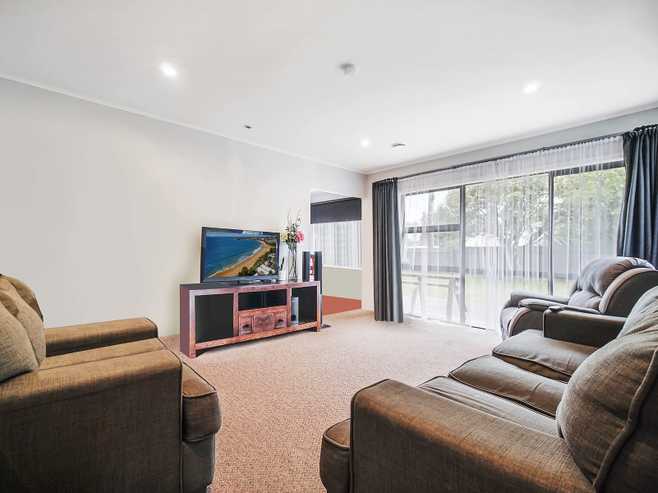 6 Cobham Crescent, Kelston