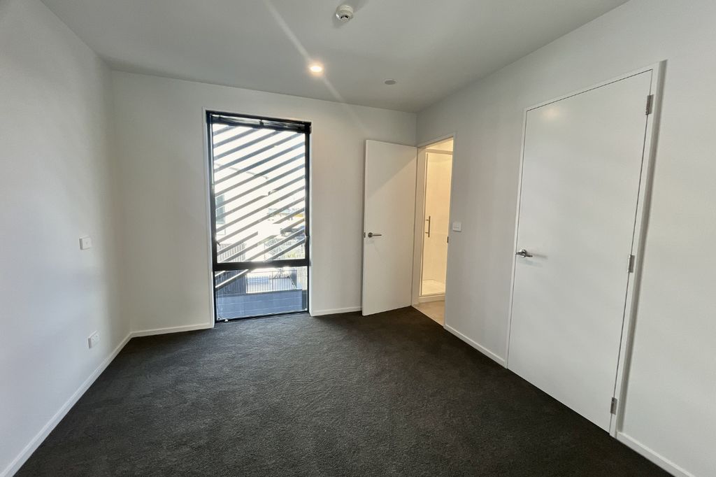 2 Bedroom apartment, city centre 3