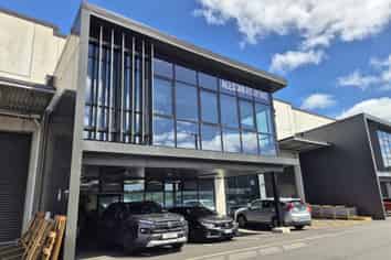 Well-located office with excellent on-site parking