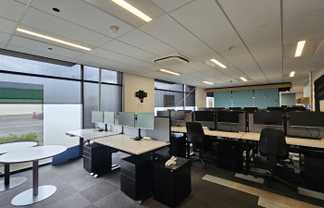 High profile office with parking