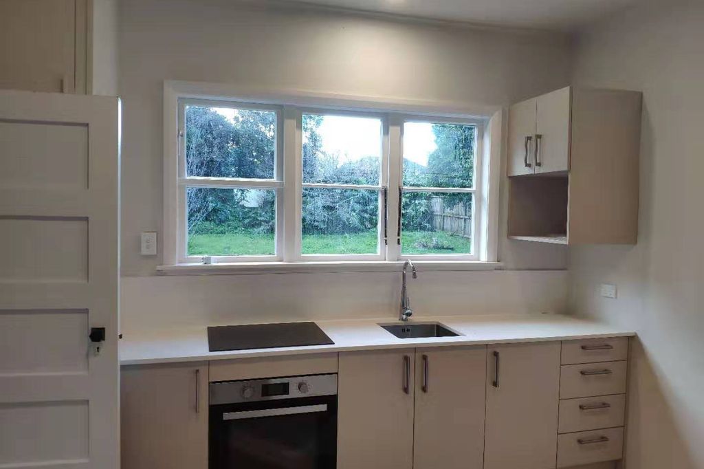 Cozy sunny house in central Takapuna 2