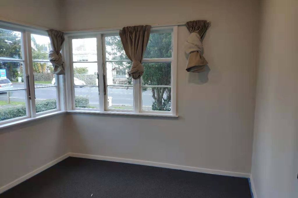 Cozy sunny house in central Takapuna 4