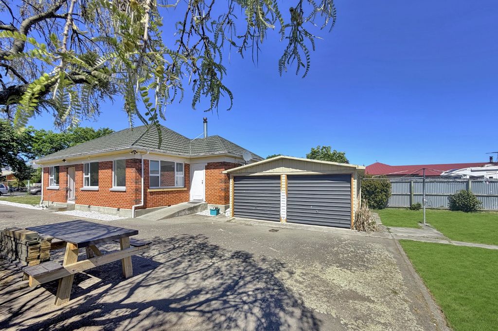 THREE BEDROOMS - ASHBURTON 1