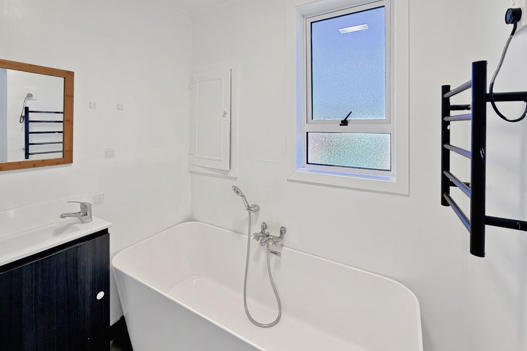 THREE BEDROOMS - ASHBURTON 5