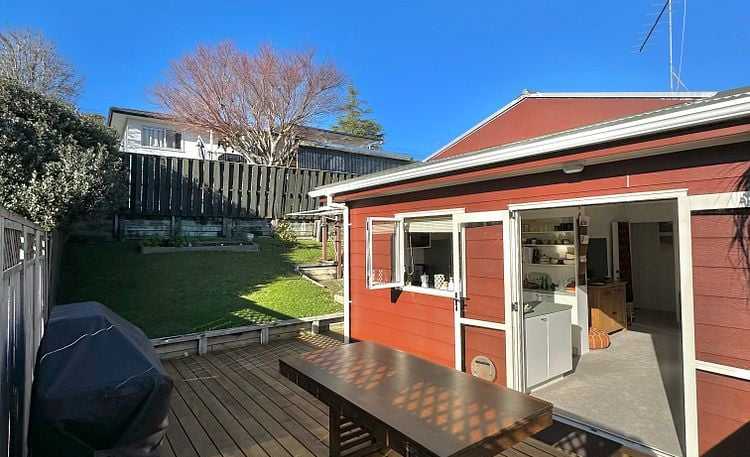 2/375 Wairau Road, Totara Vale