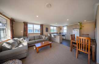 22 Freestone Place, Manapouri