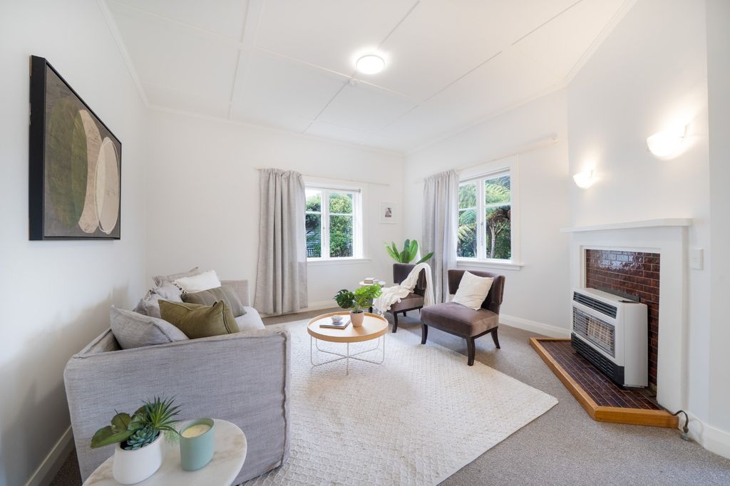 Character 3-Bedroom Home with Sunroom/Study & Deck 5
