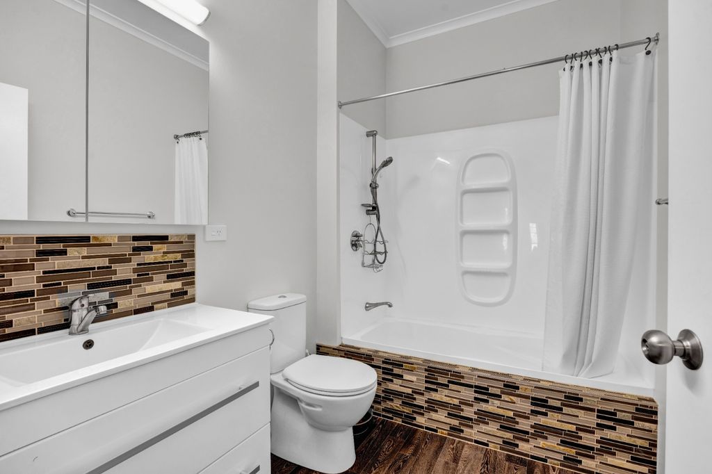 Tidy Three Bedroom 5