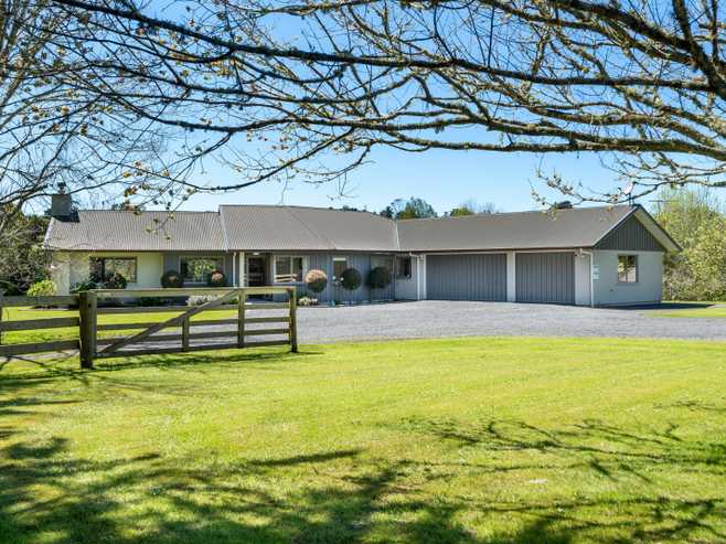 19 Valley Road, Waitoki