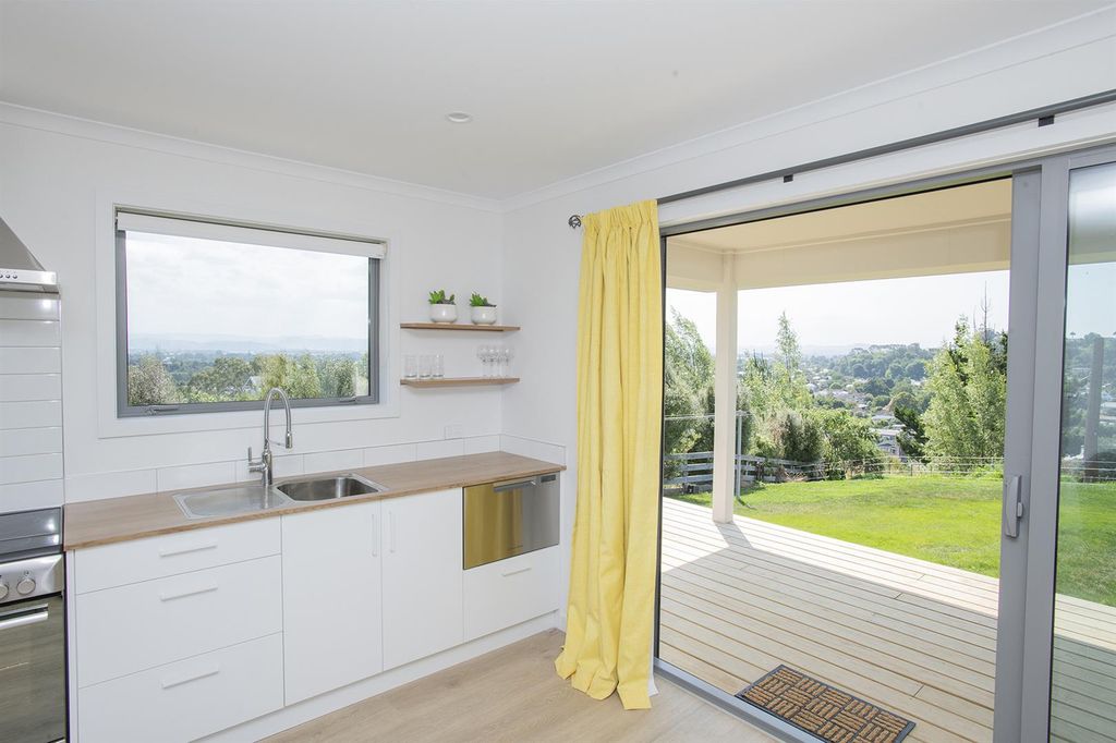 Furnished Apartment - Great and Quiet Location 4
