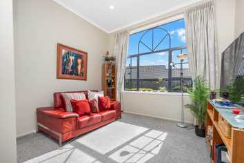 63 Lothian Brae, Wattle Downs