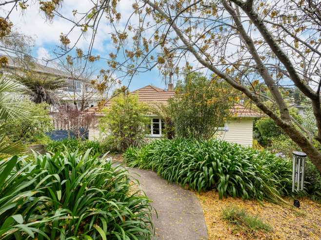 10 Cherry Avenue, Enner Glynn
