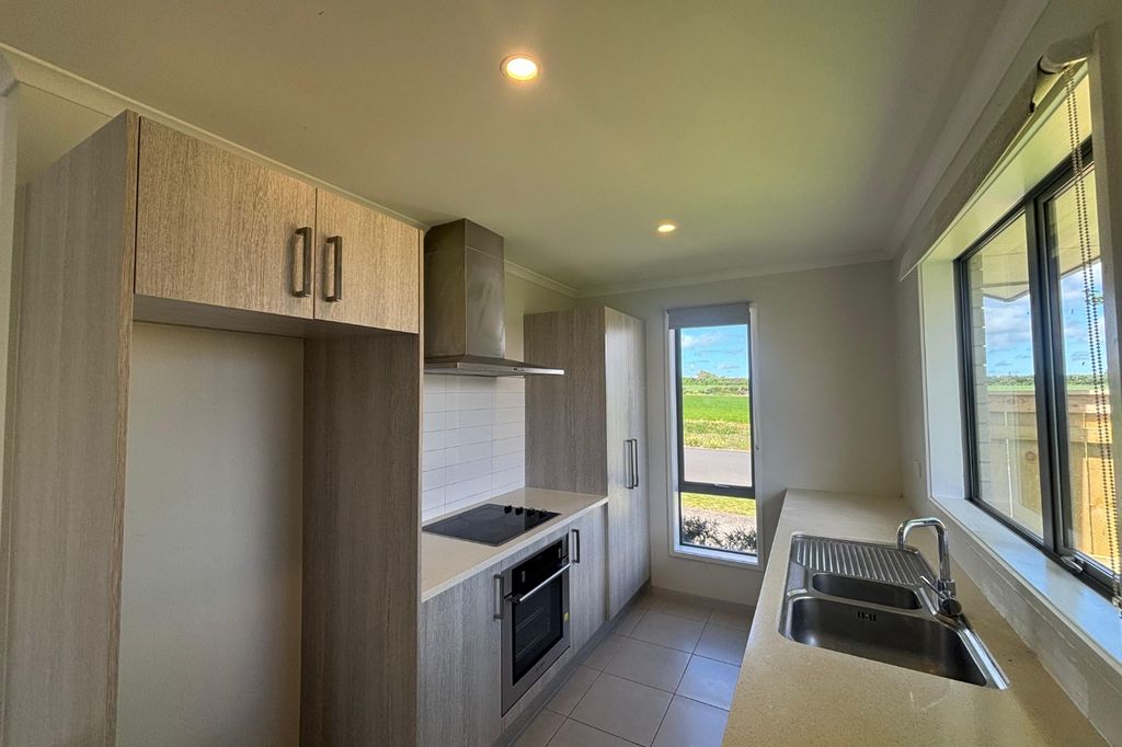 3 bedroom Family Home Belmont 3