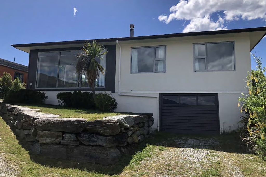 3 Bedroom, 1.5 Bathroom Home in Frankton 1