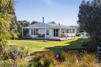 70 Bishop Road, PARAPARA