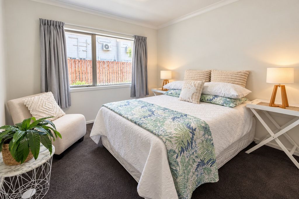 Freshly Renovated & Zoned for Boys' High! 5
