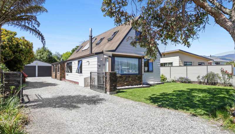 18 Feary Crescent, TAKAKA