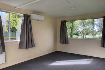 2/196 Kimbolton Road, Feilding