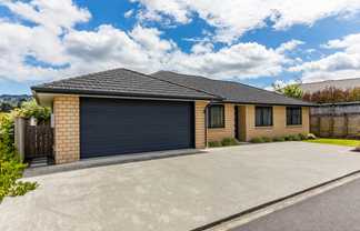 64 Sunstone Crescent, Brown Owl