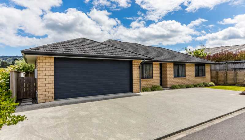 64 Sunstone Crescent, Brown Owl