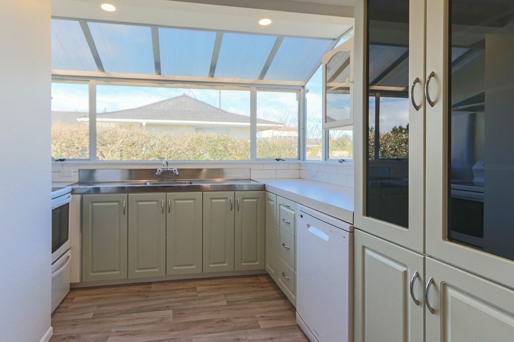 Tidy and Warm 3 Bedroom home 4