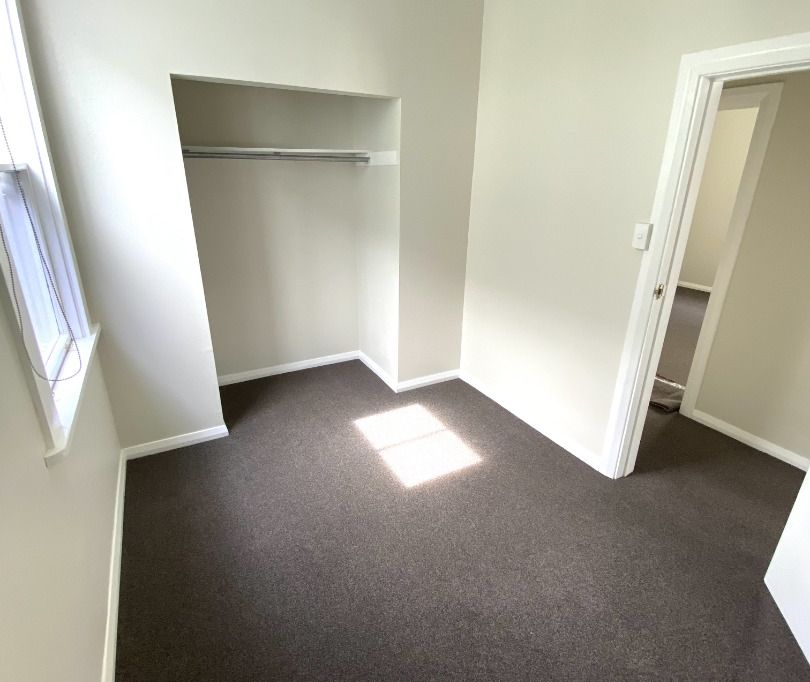 Spacious 3-Bedroom Flat in the Heart of Newtown 5