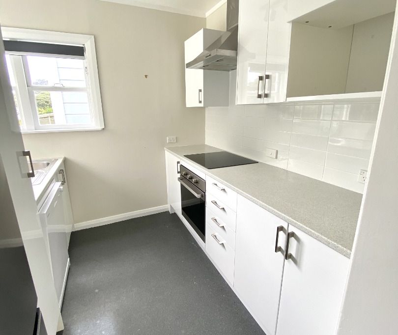 Spacious 3-Bedroom Flat in the Heart of Newtown 3