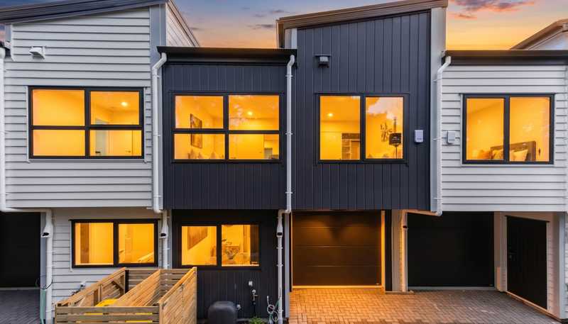 6/114 Don Buck Road, Massey