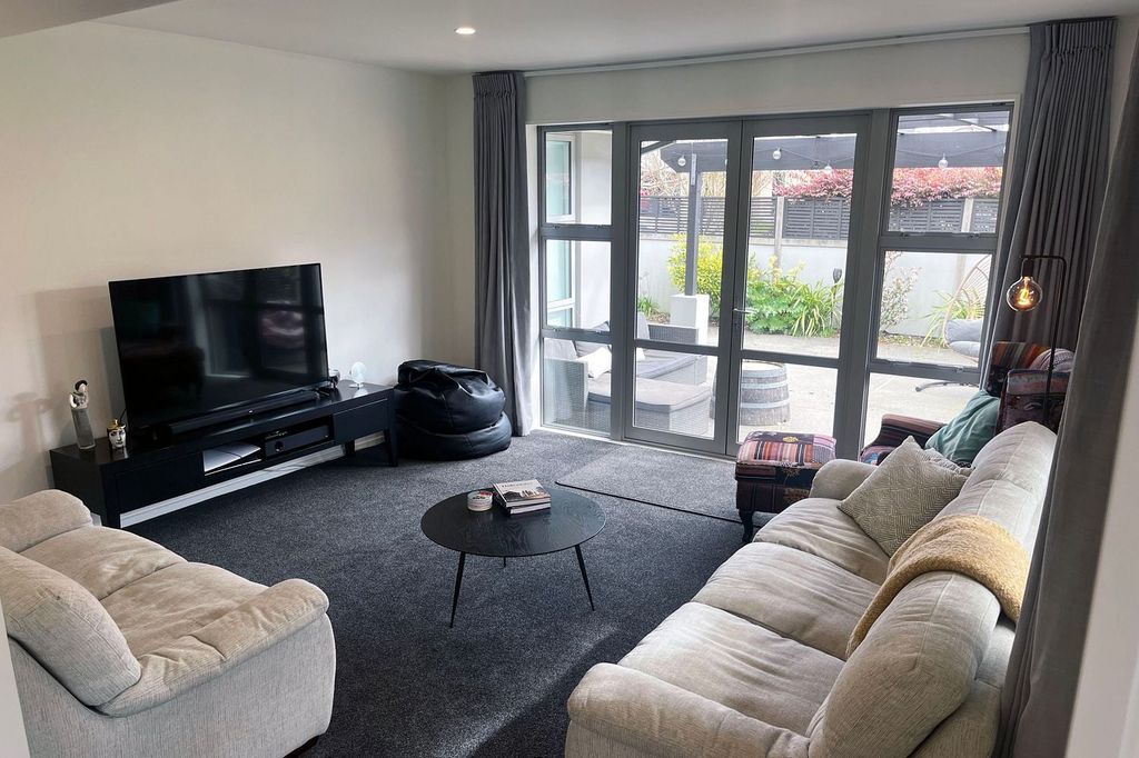 Renovated 4-bedroom family home in Linden Grove 5