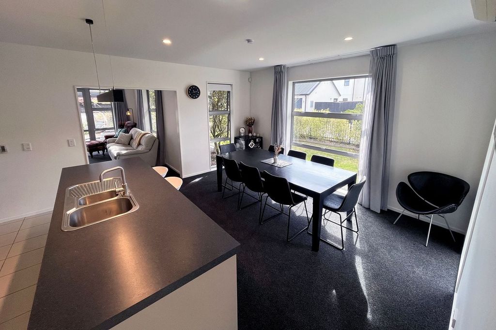 Renovated 4-bedroom family home in Linden Grove 4