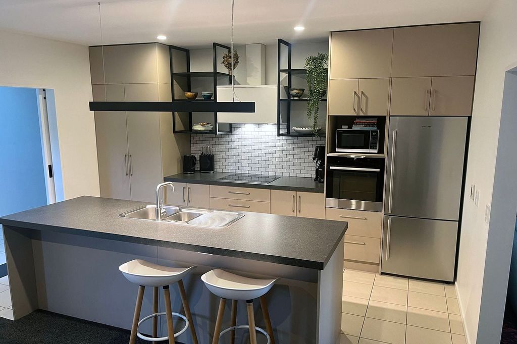 Renovated 4-bedroom family home in Linden Grove 3