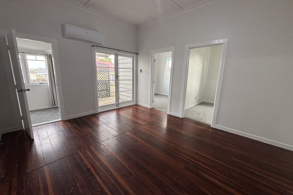 Newly Renovated 2 Bedroom Duplex 3