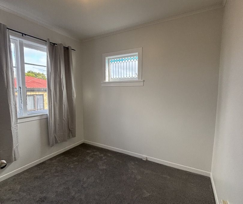 Newly Renovated 2 Bedroom Duplex 4