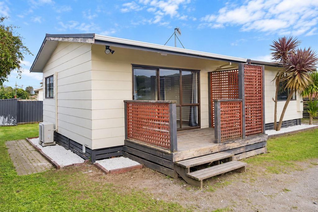 Beautifully Renovated Three-Bedroom Home in Ngongotaha! 2