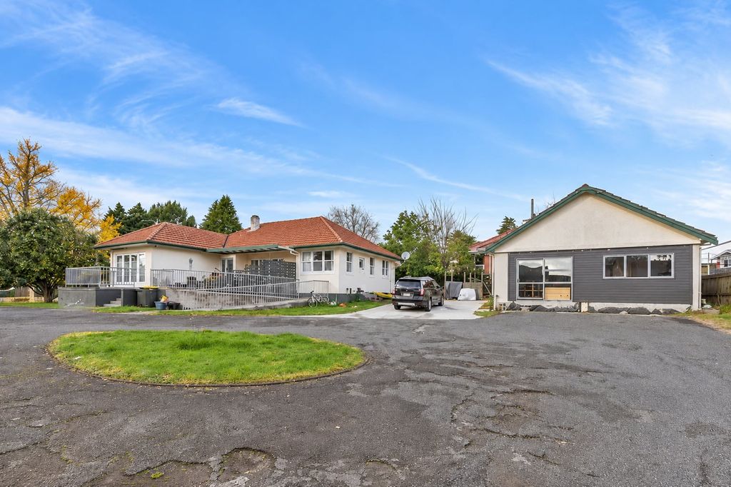 Charming 1950s Home in Springfield 1