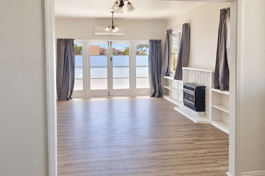 Charming 1950s Home in Springfield 3