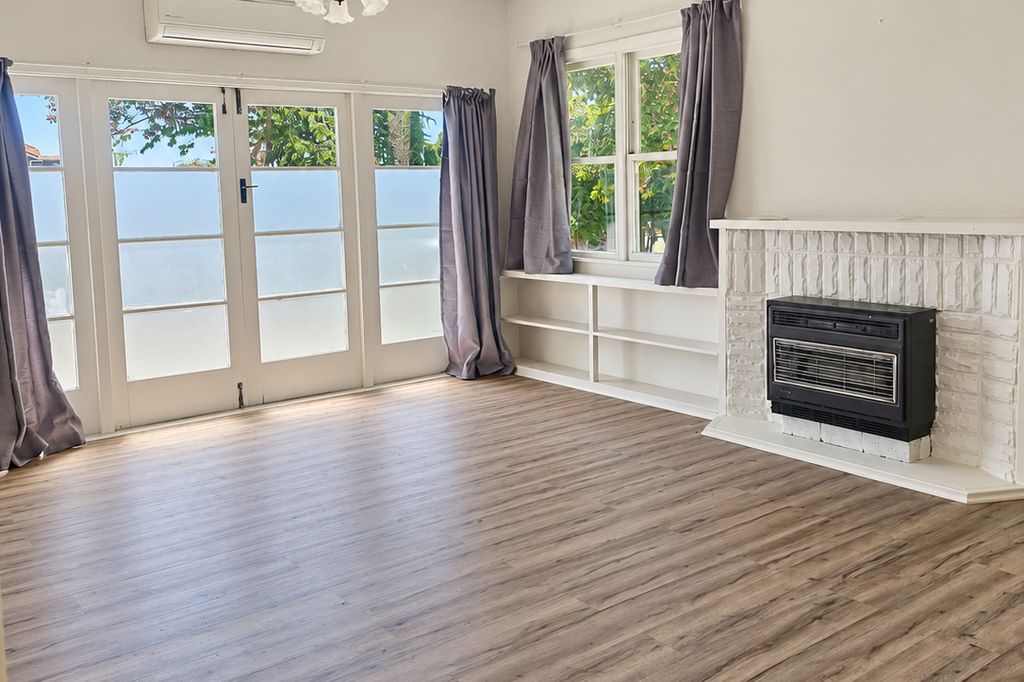 Charming 1950s Home in Springfield 2