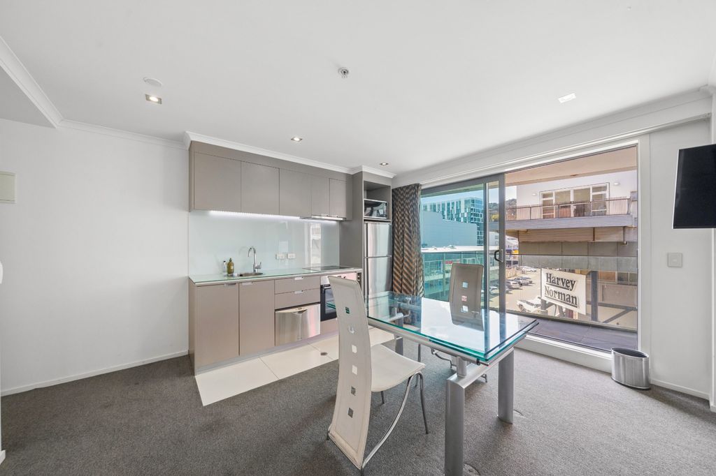 52m² front-facing studio apartment with balcony 3