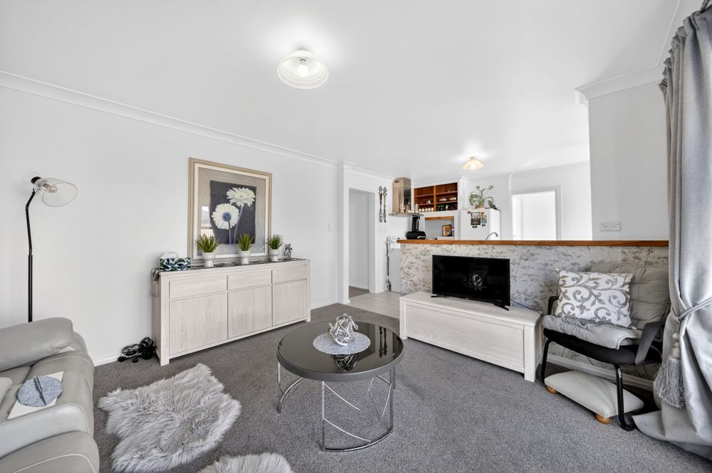 fully fenced 2 bed 3