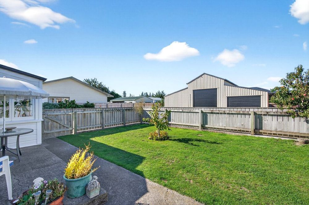 fully fenced 2 bed 2