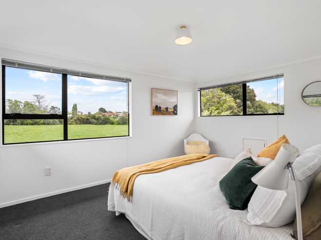 2/6 Newcastle Terrace, Mount Albert