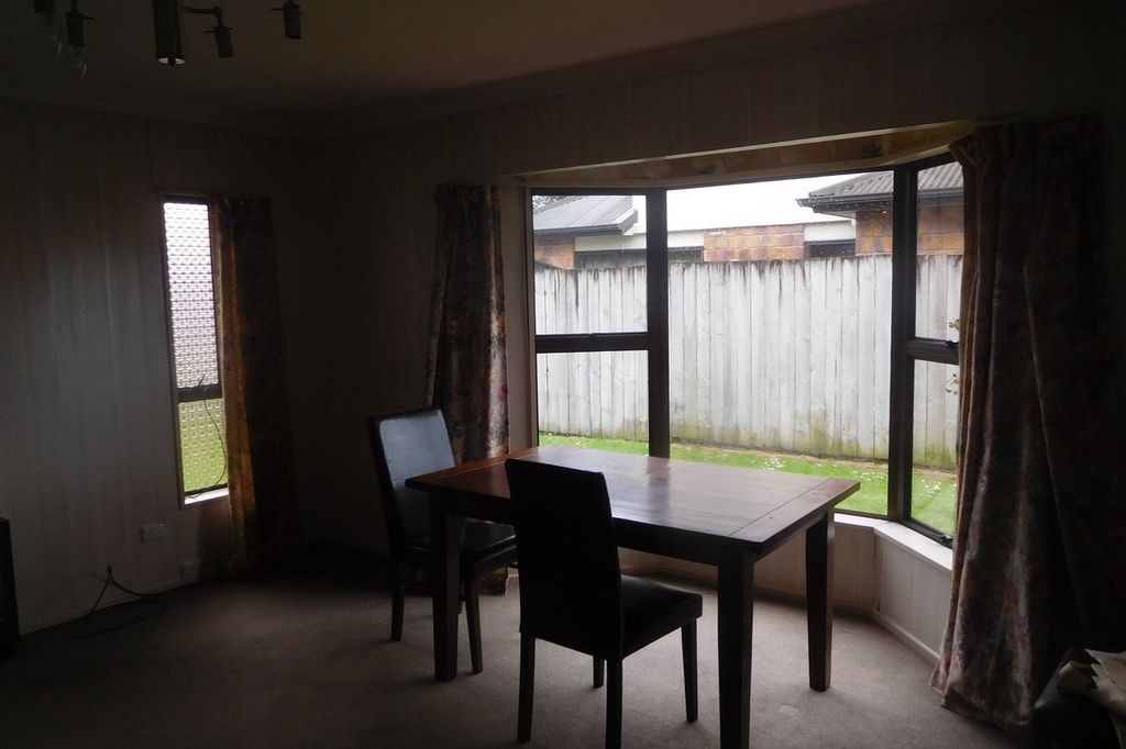 Hamilton East 3 bedrooms & large garage 3