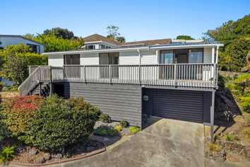 2/32 Kenneth Hopper Place, Manly