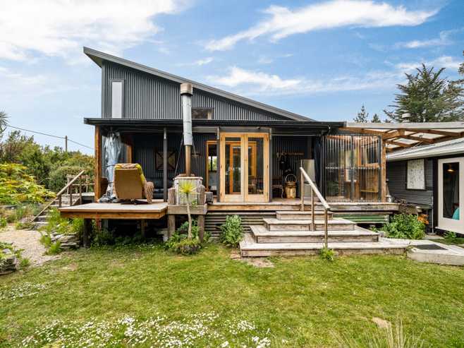 8 Beach Road, Purakaunui