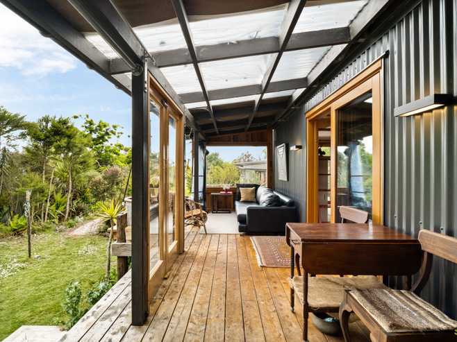 8 Beach Road, Purakaunui