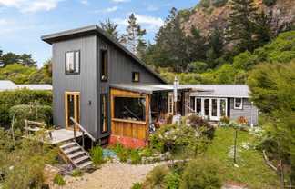 8 Beach Road, Purakaunui