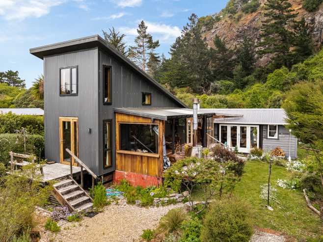 8 Beach Road, Purakaunui