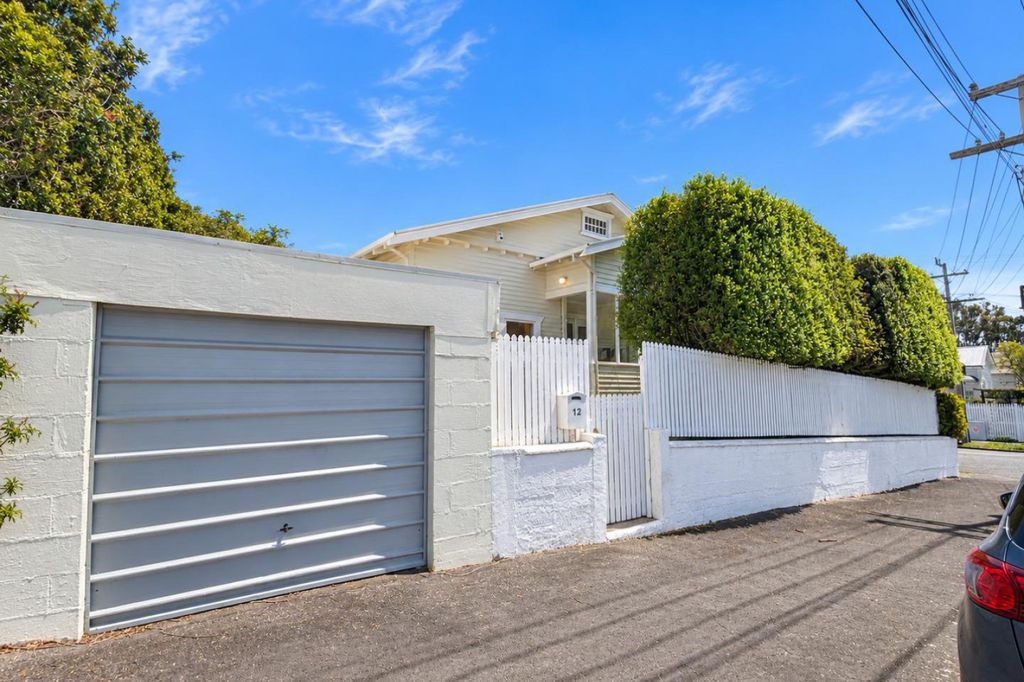 Character Bungalow in a Fantastic Central Location 4