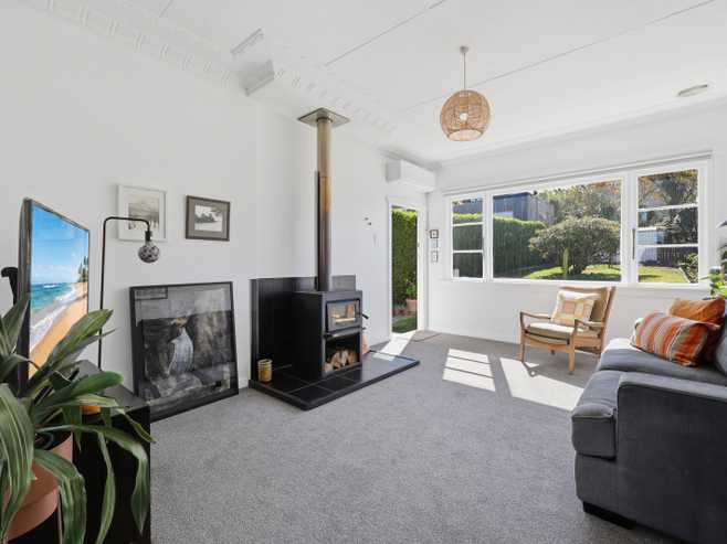 76 Middleton Road, Kew